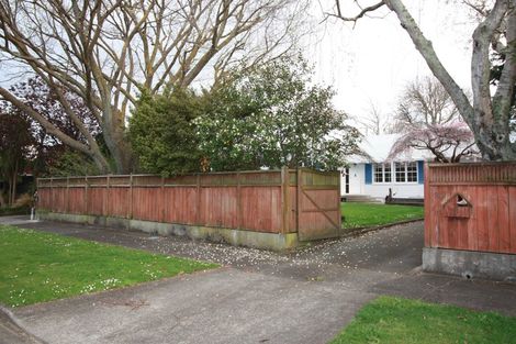 Photo of property in 24 Surrey Crescent, Hokowhitu, Palmerston North, 4410