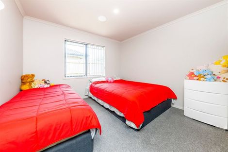 Photo of property in 9 Dumas Place, Rosehill, Papakura, 2113