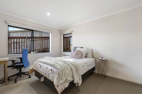 Photo of property in 25 Trotting Terrace, Fairview Heights, Auckland, 0632