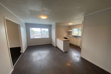 Photo of property in 14 Landow Place, Henderson, Auckland, 0612