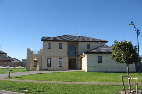 Photo of property in 27 Nielsen Gardens, Rototuna, Hamilton, 3210