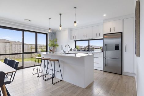 Photo of property in 202 Pacific Drive, Fitzherbert, Palmerston North, 4410