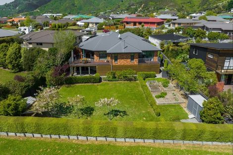 Photo of property in 27 Glentui Place, Waikawa, Picton, 7220