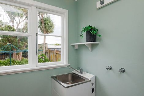 Photo of property in 27 Waterloo Crescent, Hokowhitu, Palmerston North, 4410