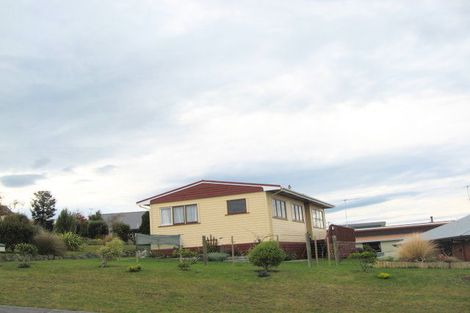 Photo of property in 16 Mcneil Street, Balclutha, 9230