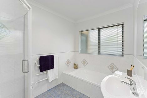 Photo of property in 166 Milne Drive, Paraparaumu, 5032