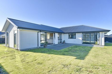 Photo of property in 11 Saint James Place, Rangiora, 7400
