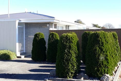Photo of property in 4/9 Curletts Road, Sockburn, Christchurch, 8042