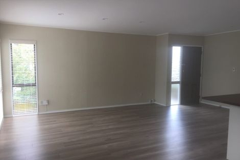 Photo of property in 2 Louise Place, West Harbour, Auckland, 0618