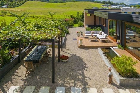 Photo of property in 19 Victoria Street, Coromandel, 3506