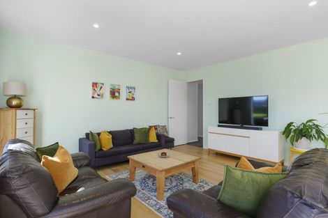 Photo of property in 14 Whitcombe Place, Darfield, 7571