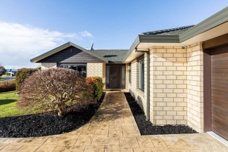 Photo of property in 10 Cairns Crescent, Rototuna, Hamilton, 3210
