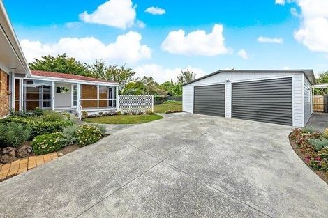 Photo of property in 15 Salas Place, Papakura, 2110