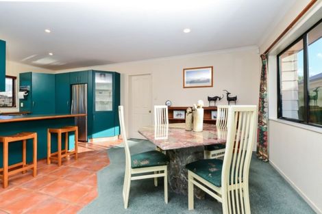 Photo of property in 48 Waiwherowhero Drive, St Andrews, Hamilton, 3200