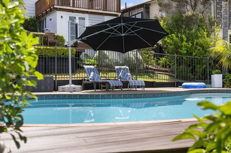 Photo of property in 32 Sartors Avenue, Northcross, Auckland, 0630