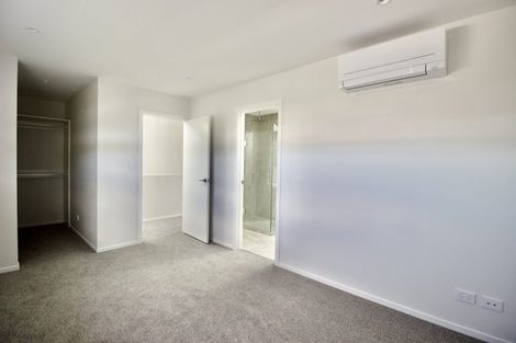 Photo of property in 3/94 Target Road, Totara Vale, Auckland, 0629