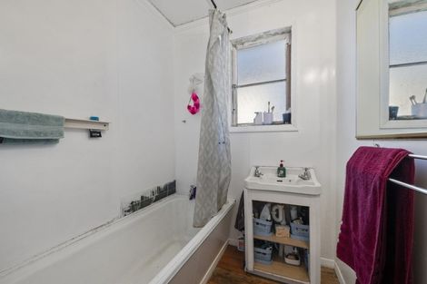 Photo of property in 21 Molesworth Street, Taita, Lower Hutt, 5011