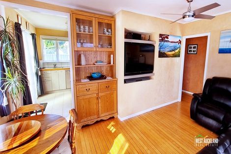 Photo of property in 40 Sunnyside Road, Sunnyvale, Auckland, 0612