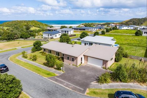 Photo of property in 1 Tua Tua Place, Baylys Beach, Dargaville, 0377