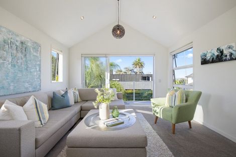 Photo of property in 34 Oceania Place, Mellons Bay, Auckland, 2014