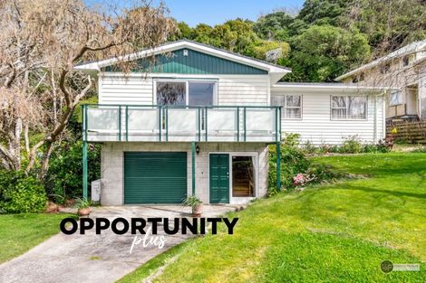 Photo of property in 107 Tirohanga Road, Tirohanga, Lower Hutt, 5010