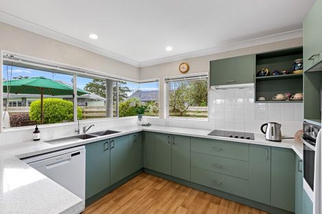 Photo of property in 6 Settlers Grove, Orewa, 0931