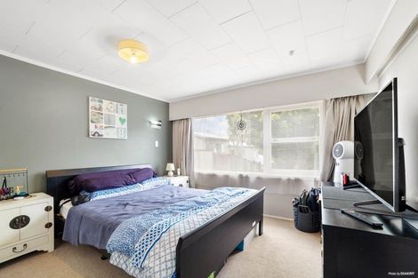 Photo of property in 1/282 East Coast Road, Forrest Hill, Auckland, 0620
