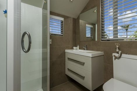 Photo of property in 15 Courtneys, West Harbour, Auckland, 0618
