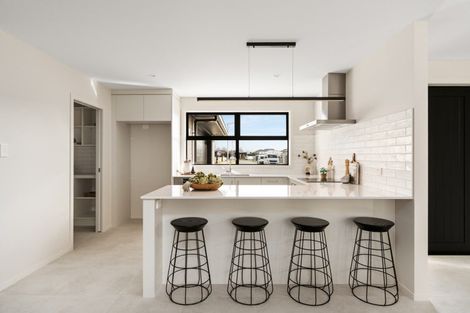 Photo of property in 39 Hammick Crescent, Pyes Pa, 3112