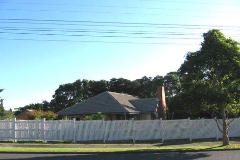 Photo of property in 1 Craigbank Avenue, New Lynn, Auckland, 0600