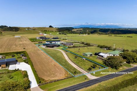 Photo of property in 8 Tikorangi Road East, Tikorangi, 4383