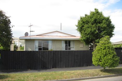 Photo of property in 2/8 Tamarisk Place, Parklands, Christchurch, 8083