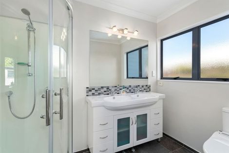 Photo of property in 15 Edgewater Grove, Whakatane, 3120