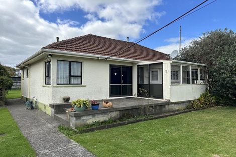 Photo of property in 14 Blake Street, Waitara, 4320