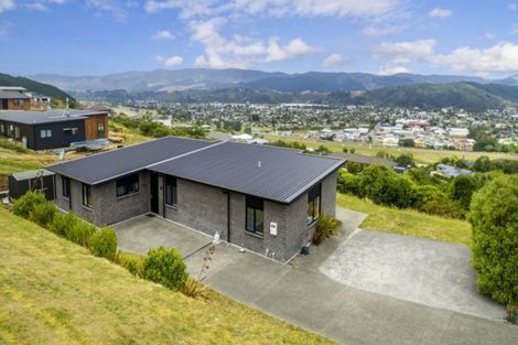 Photo of property in 51 Percy Kinsman Crescent, Riverstone Terraces, Upper Hutt, 5018