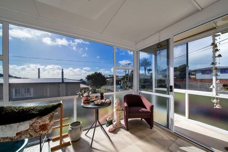 Photo of property in 124 Pioneer Road, Moturoa, New Plymouth, 4310