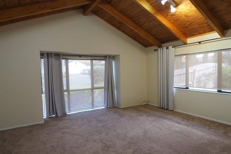 Photo of property in 9 Graven Court, Henderson, Auckland, 0612