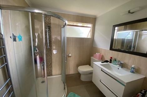 Photo of property in 2/32 Teal Crescent, Beach Haven, Auckland, 0626