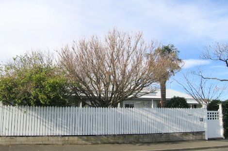 Photo of property in 1 Selwyn Road, Hospital Hill, Napier, 4110