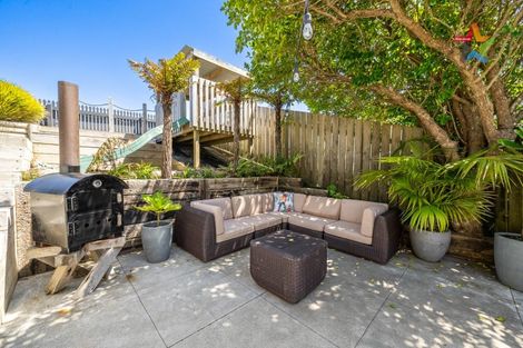 Photo of property in 20 Jasmine Grove, Maungaraki, Lower Hutt, 5010