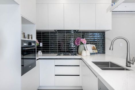 Photo of property in 12b September Place, Forrest Hill, Auckland, 0620