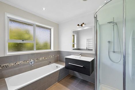 Photo of property in 44 Nevada Drive, Merrilands, New Plymouth, 4312