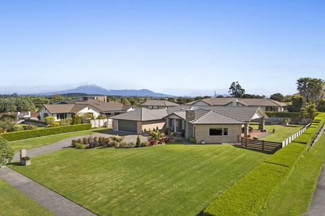 Photo of property in 5 Links Drive, Waiwhakaiho, New Plymouth, 4312