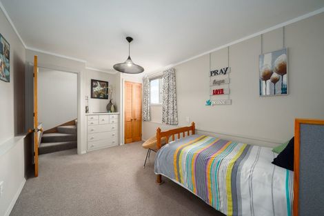 Photo of property in 6 Te Reinga View, Tawa, Wellington, 5028