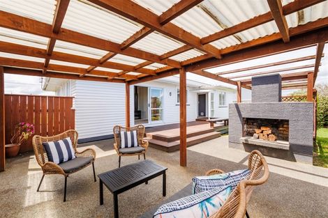 Photo of property in 18 Roore Street, Foxton Beach, Foxton, 4815