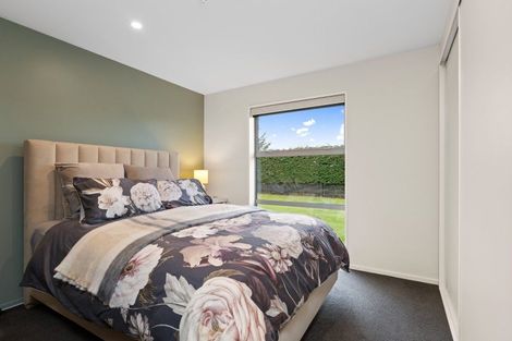 Photo of property in 14 Whitcombe Place, Darfield, 7571