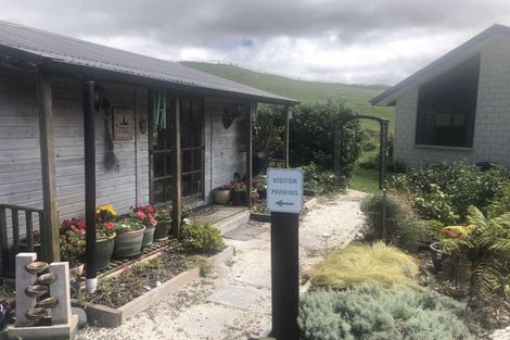 Photo of property in 2 Te Ara Karoiroa Road, Hurford, New Plymouth, 4374