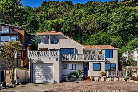 Photo of property in 19 Moana Road, Plimmerton, Porirua, 5026