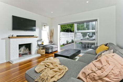Photo of property in 1/58 Hillcrest Avenue, Hillcrest, Auckland, 0627