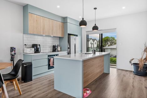 Photo of property in 6/107 Hobsonville Road, West Harbour, Auckland, 0618